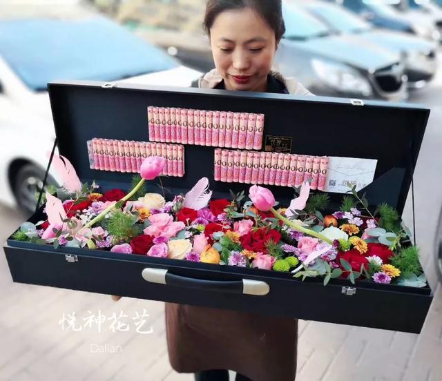 七夕送什么情人节你们送的，统统都是月季
