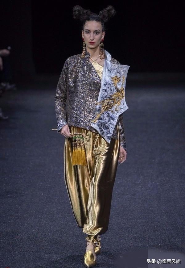 世界那么大第一位高定设计师，华人设计师郭培第七次出现在巴黎高定周