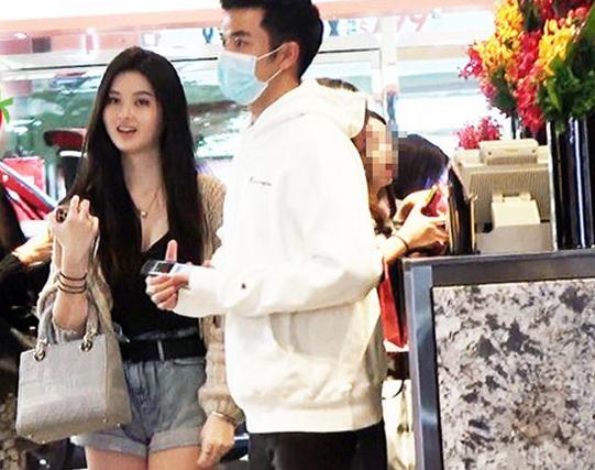 孙芸芸女儿街拍，百亿千金密会平民