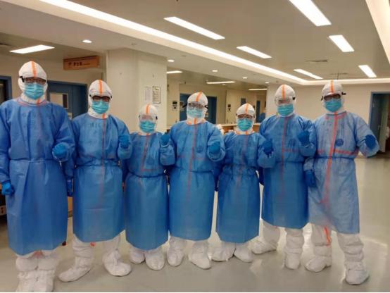 柳岸常思唐宋雨长城总念大秦弓，春风杨柳万千条