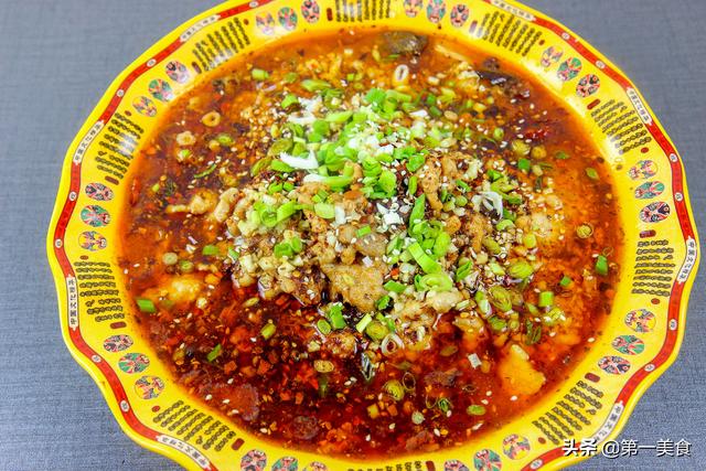 水煮肉片正宗做法，美味又好吃的水煮肉片教程（舌尖火辣比毛血旺过瘾）