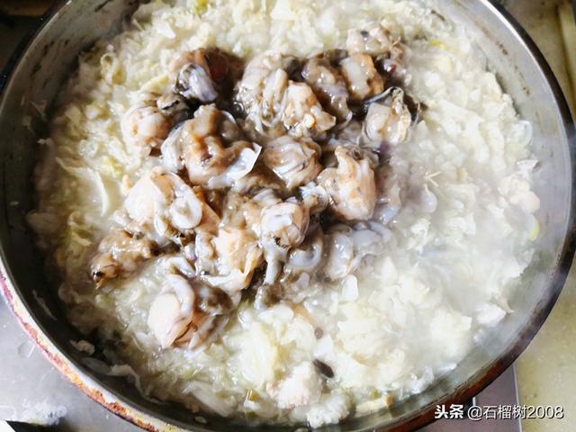 怎么炖酸菜又脆又香，地道东北炖酸菜这样做