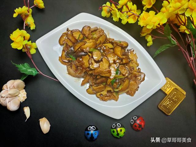 香菇炒肉怎么炒好吃，香菇怎么炒肉好吃又嫩（厨师长分享香菇肉片正确做法）