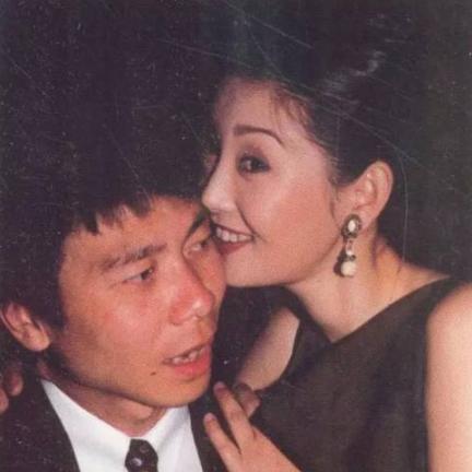 徐帆是怎么认识冯小刚的，为何嫁给了二婚的冯小刚