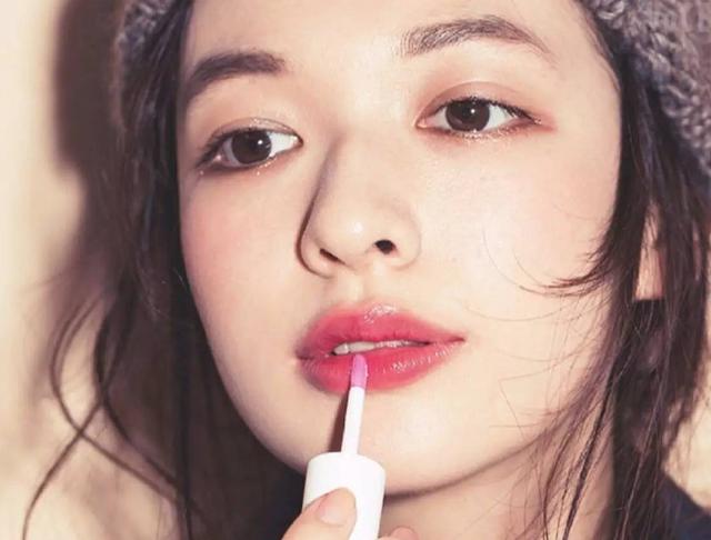 化淡妆需要准备哪些化妆品，日常淡妆应该怎么化