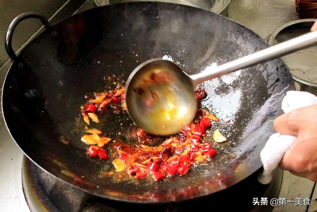 五花肉炒蒜苗正宗做法，蒜苗炒五花肉的家常做法