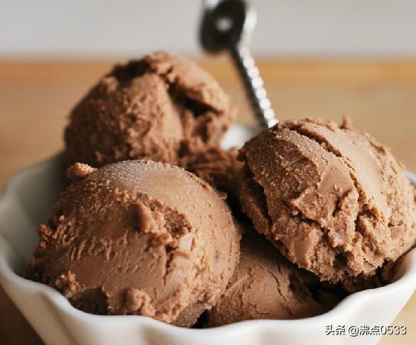怎样制作好吃又简单的冰淇淋呢，想吃冰淇淋别再出去买