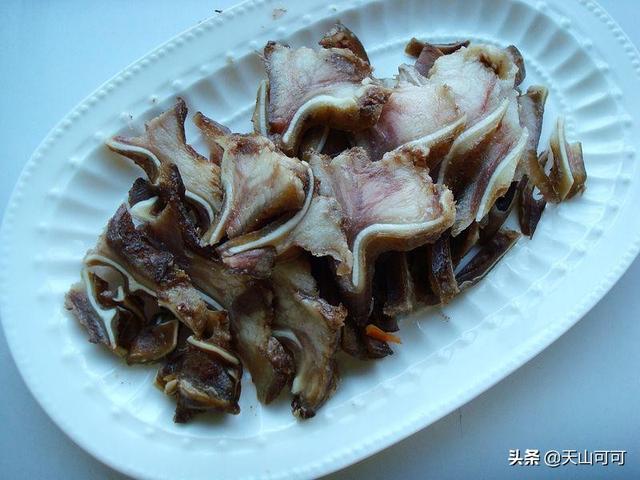 猪耳朵怎么炒好吃，猪耳朵怎么炒简单好吃（清新搭配口感爽脆）