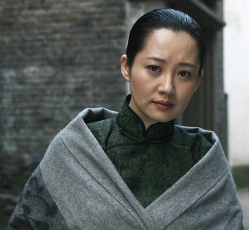 许晴最近近照曝光，穿蕾丝上衣有点撑的既视感