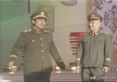 朱时茂春晚最新消息，与旗袍美女饮酒红光满面