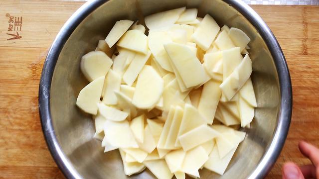 西红柿炒土豆简单做法窍门，西红柿炒土豆