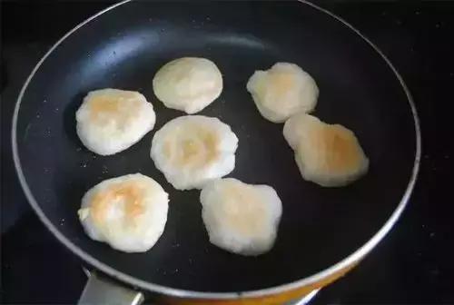 糖油粑粑正宗做法，糖油粑粑最简单的做法（好吃到飞起的糖油粑粑）