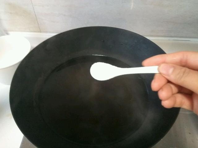 凉拌菠菜花生米，花生米和菠菜怎样凉拌好吃（教你做成夏季开胃凉拌菜）