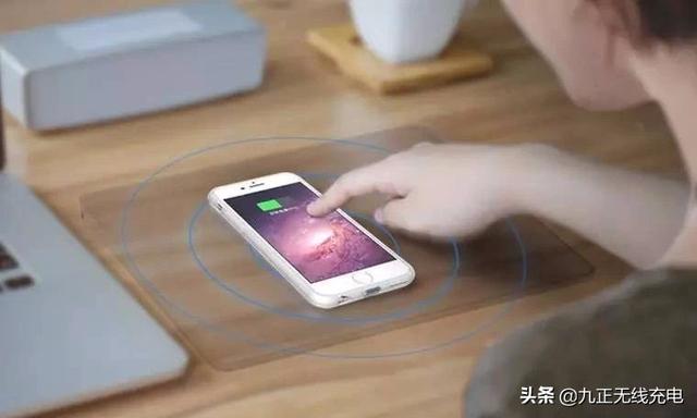 飞机上有没有可以充电的地方，机场充电不用再找插座了