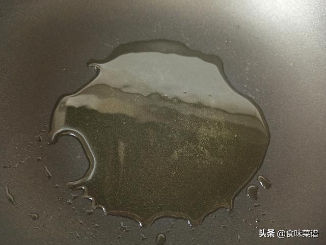 凉拌莲藕怎样又白又脆，凉拌藕片怎么做才会又脆又白（藕洁白脆嫩不发黑）