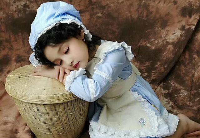 风起霓裳幼年琉璃扮演者，小琉璃10岁就长相太萌