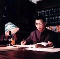 数学家陈景润的故事，数学名人故事陈景润（如今他的妻子、独子现状如何）