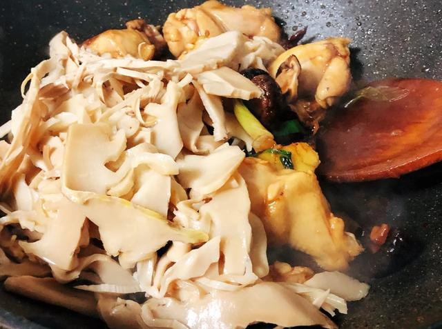 老笋干炒腊肉正宗做法，埋藏在儿时记忆里的那道笋干炒肉