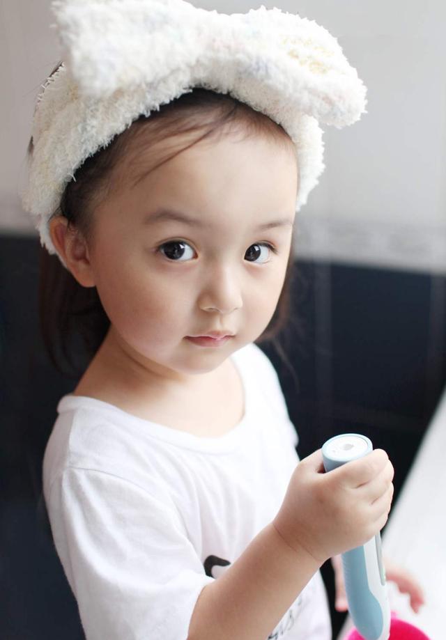 刘楚恬一家三口，小芈月刘楚恬人气不输孙俪