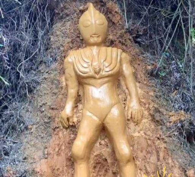 考古队发现迪迦石像，日本发现迪迦奥特曼