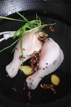 口水鸡最好的家常做法四川，#豪吉川香美味#川香麻辣口水鸡