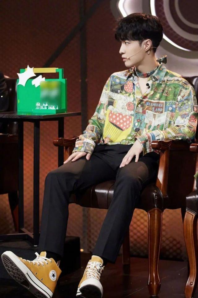 蔡徐坤王一博率先示範印花搭配，演繹不同時髦風格，你鍾愛哪款？ 娛樂八卦吃瓜 第6张