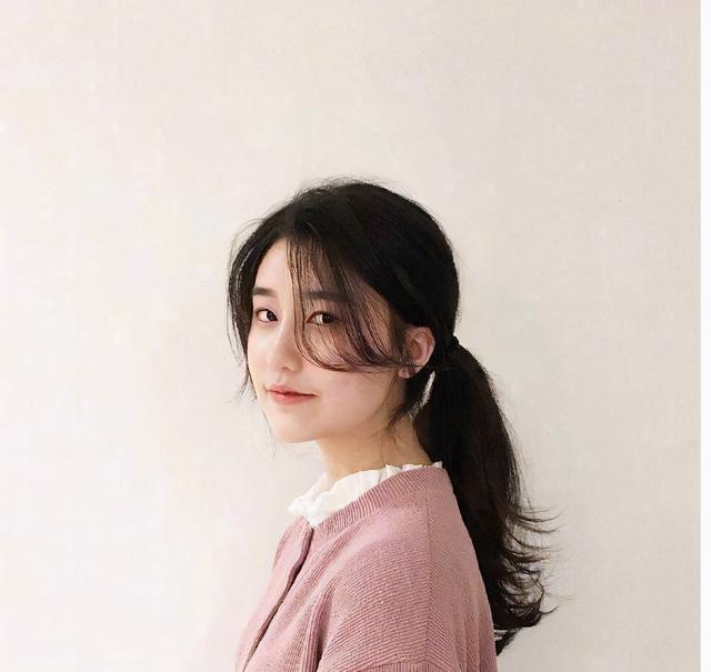 波浪型小清新发型，先别去理发店做大波浪