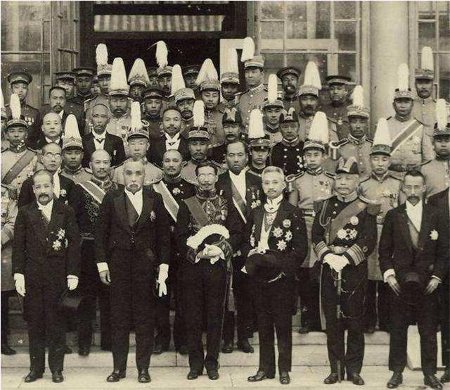 冯巩的爷爷是谁，冯巩家族有多显赫