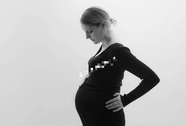 撒贝宁现在婚姻情况，外国洋娇妻温柔可爱