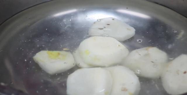 马蹄怎么去皮最干净，马蹄去皮这么简单