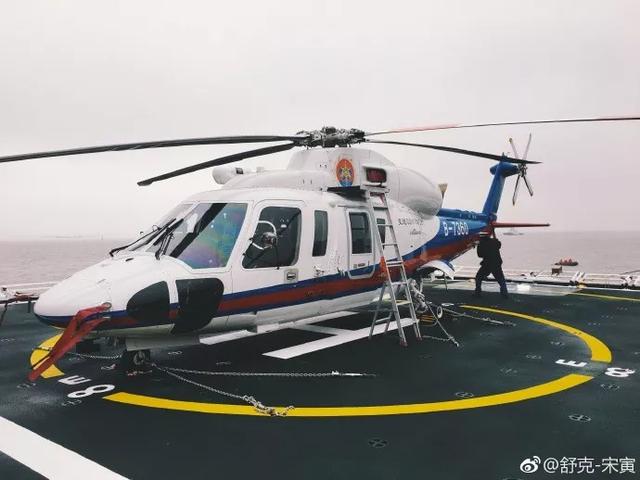 女机长个人资料简介，退役后却成中国首位美籍女机长