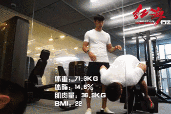杜江健身，霍思燕疑惑練哪裡，網友卻說：這是在開車嗎？ 健身減肥達人 第6张
