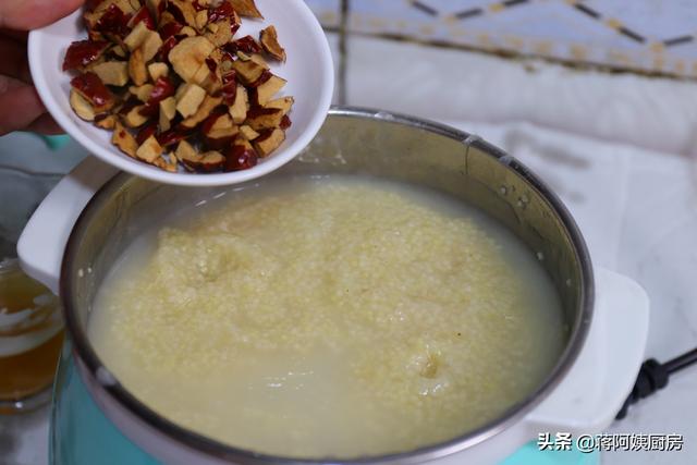 红枣小米粥的做法，红枣小米粥的10种食谱（它是一种具有较高营养价值的益智粥品）