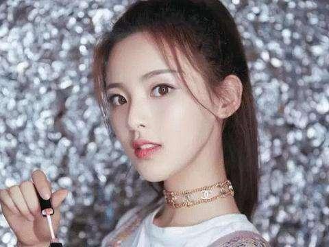 锦鲤女神杨超越的颜值你打几分，天降c位锦鲤女王