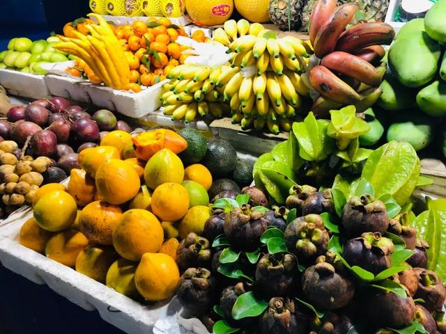 西双版纳江边夜市，西双版纳最火爆的夜市（到西双版纳一定要知道的五件事）