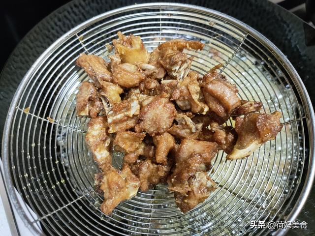 辣子鸡丁的家常做法，辣子鸡最正宗的做法不辣不柴（厨师长教你做家常辣子鸡丁）
