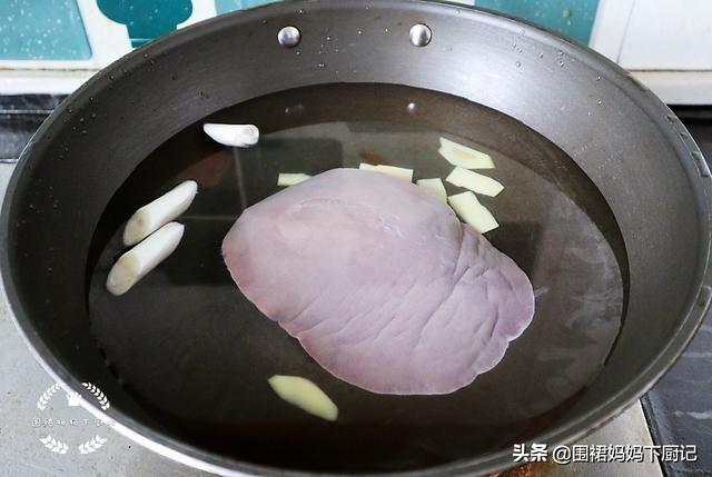 猪肝的煮法与操作，猪肝怎么煮好吃又简单又营养（白水猪肝家常做法）