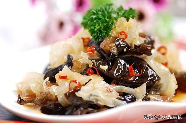 银耳怎样凉拌好吃，银耳怎么拌凉菜好吃
