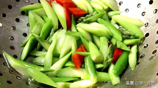 芦笋的做法大全，厨师长教你芦笋这样搭配炒（芦笋的做法大全家常炒菜）