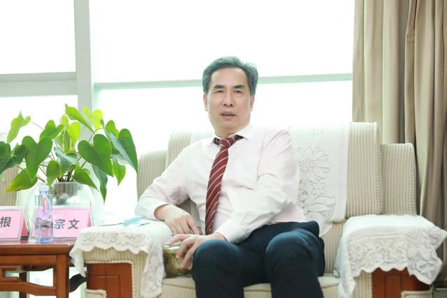 周大生周大福哪个是百年老店，周大福和周大生激战下沉市场