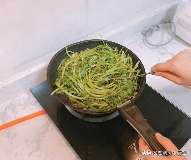 清炒茼蒿怎样做最好吃，3步教你秘制清炒茼蒿