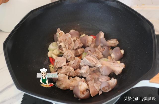 炖羊肉放料酒吗，炖羊肉最忌讳放的调料（调料不要乱放）