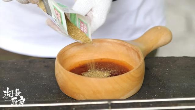 自制万能烧烤酱，烧烤酱料的配方与制作方法（吃烧烤不用去烧烤摊了）