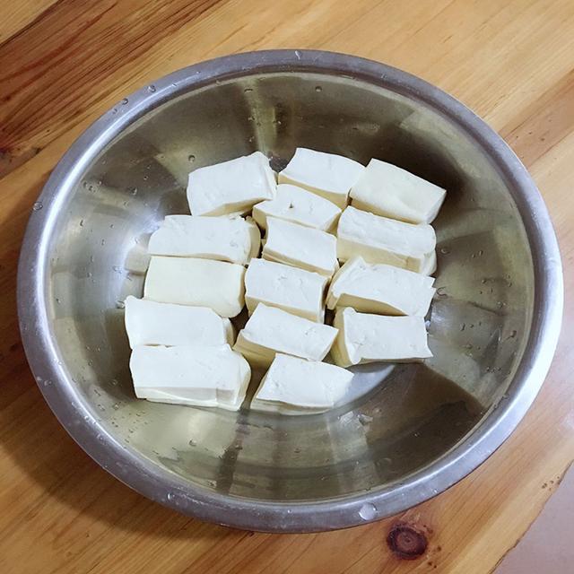 酿豆腐的制作详细方法，梅州美食客家酿豆腐的制作教程