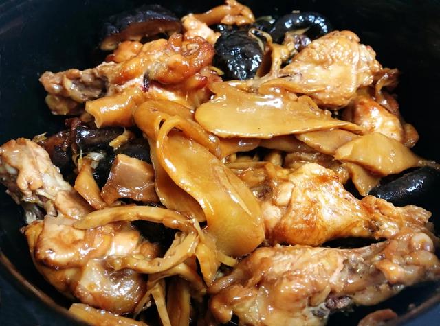 老笋干炒腊肉正宗做法，埋藏在儿时记忆里的那道笋干炒肉