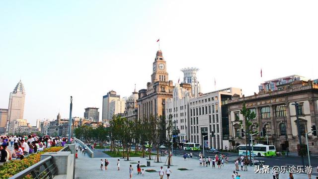 上海外滩以前的样子vs现在的样子，270多年前这里还是一片烂泥滩