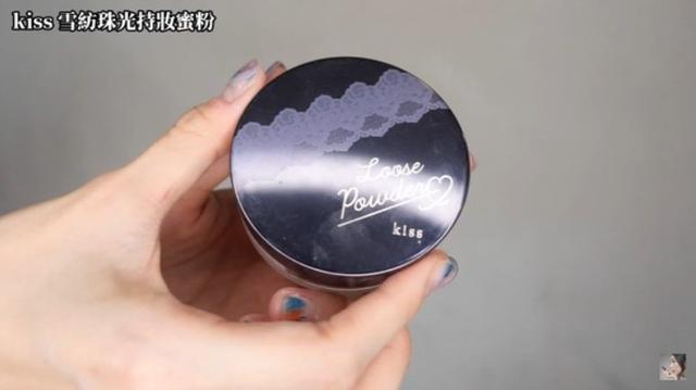 调整肤色的控油蜜粉，一款能够满足不同肤色需求的散粉——纪梵希明星四宫格散粉1号