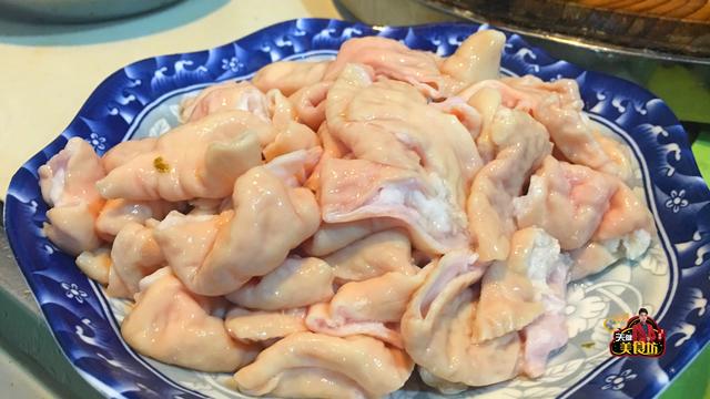 猪大肠怎么炒又白又脆，偷偷告诉你饭店的秘诀