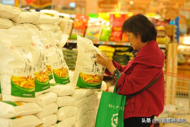 通用雪花小麦粉是低筋面粉吗，高筋、中筋、低筋面粉还在傻傻分不清吗