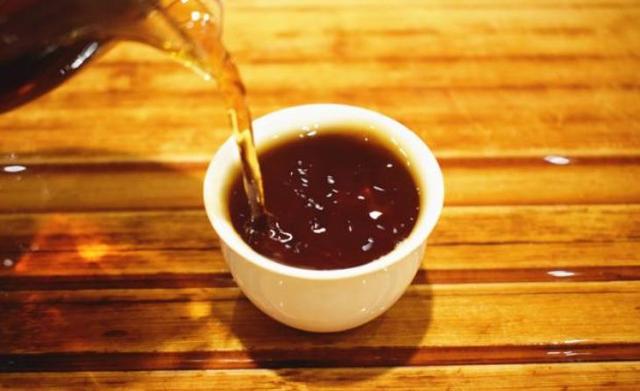 普洱茶熟茶泡法，普洱茶熟茶的冲泡方法茶艺师